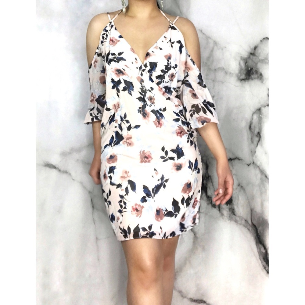 ALI & JAY Floral Spring Rosy Gold Dress V Neck 🌸